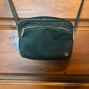 Lululemon City Adventurer Crossbody Legacy Green Bag 2.5L